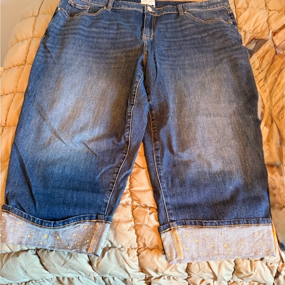 💠 ✨ Boyfriend Capri Jeans with Rhinestone Cuffs ✨ 💠 - Picture 2 of 14